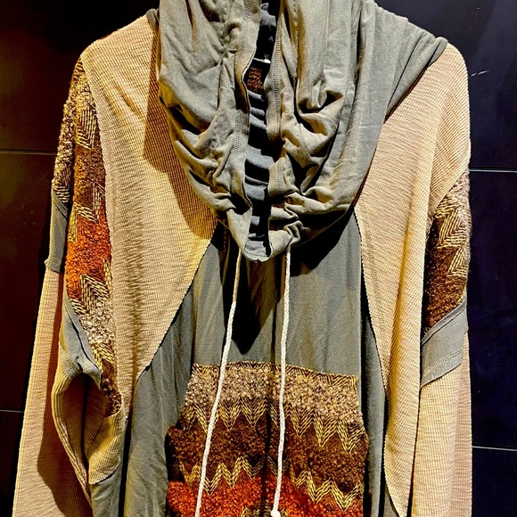 Pol hooded festival wear. Lightweight neutral colors - Picture 1 of 11